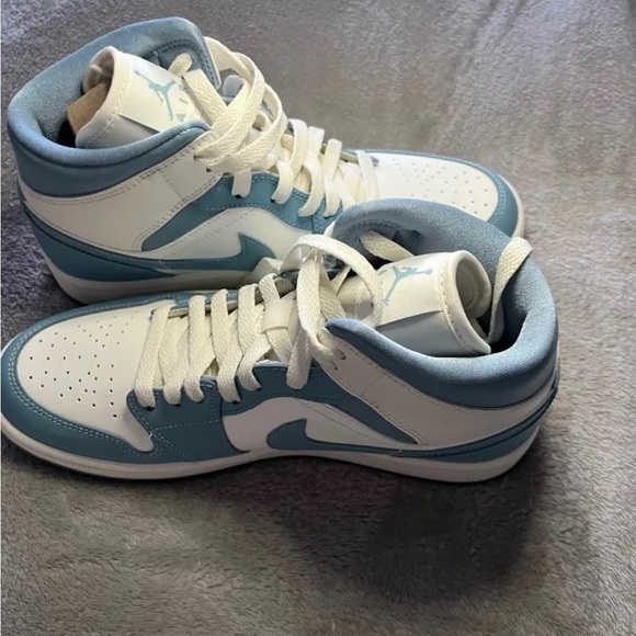 BNw/Box Baby Blue/White Jordans - Picture 3 of 3